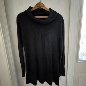 MaxAzria BCBG wool blend gray top. Size large
